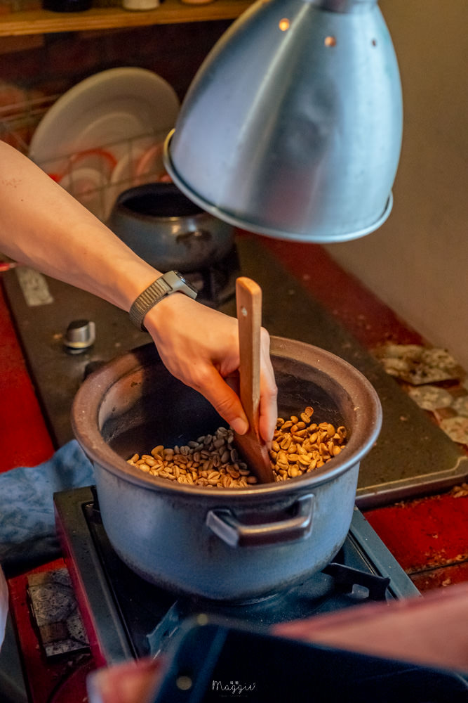 【南港咖啡廳】嘖咖啡，無菜單的80年老屋咖啡廳，品飲陶鍋手炒下的溫度