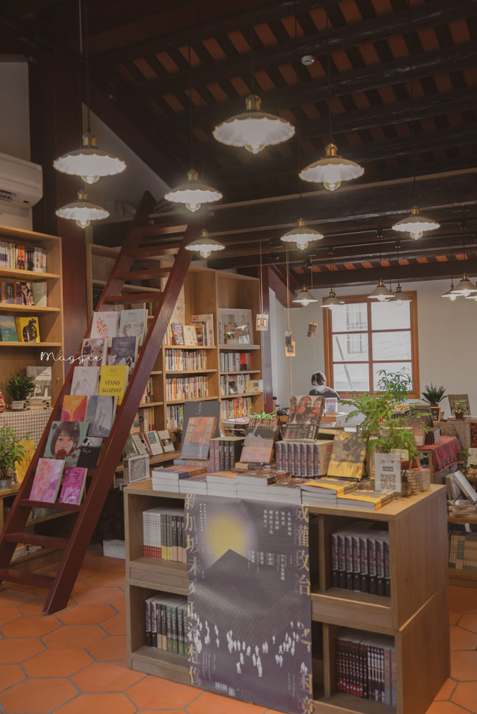 【大稻埕】季風帶書店｜隱身老屋二樓的獨立書店 浸潤在東南亞作家的文字裡