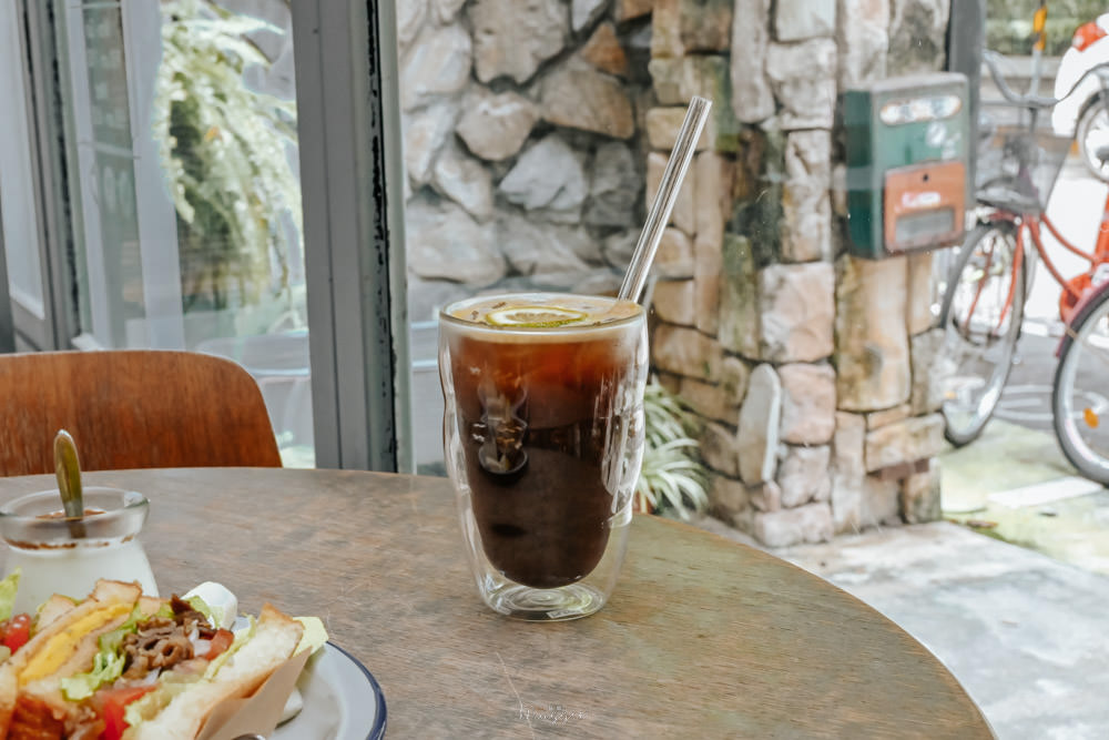 【青田街咖啡廳】學校咖啡館，綠色隧道裡的早午餐，青田街美好的明信片風景