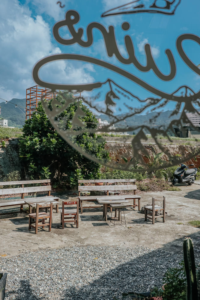 【台北木柵】小廢墟咖啡，景美溪畔旁老倉庫改建咖啡廳，在廢墟裡喝咖啡