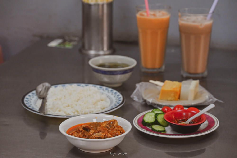 緬甸街美食》勃固小吃店，老字號緬甸料理！緬甸風味的咖哩飯、緬甸奶茶、自製涼糕！到華新街走一圈！