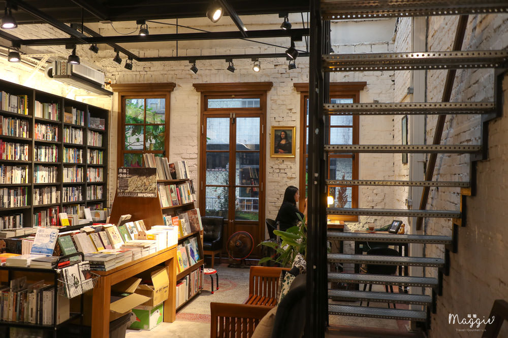 赤峰街・浮光書店｜老宅裡的獨立書店，撫慰人心的複合式咖啡廳。中山站咖啡廳|大同區美食