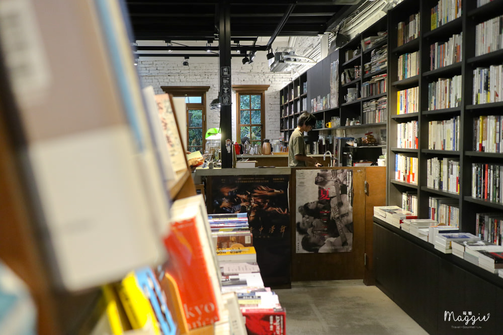 赤峰街・浮光書店｜老宅裡的獨立書店，撫慰人心的複合式咖啡廳。中山站咖啡廳|大同區美食