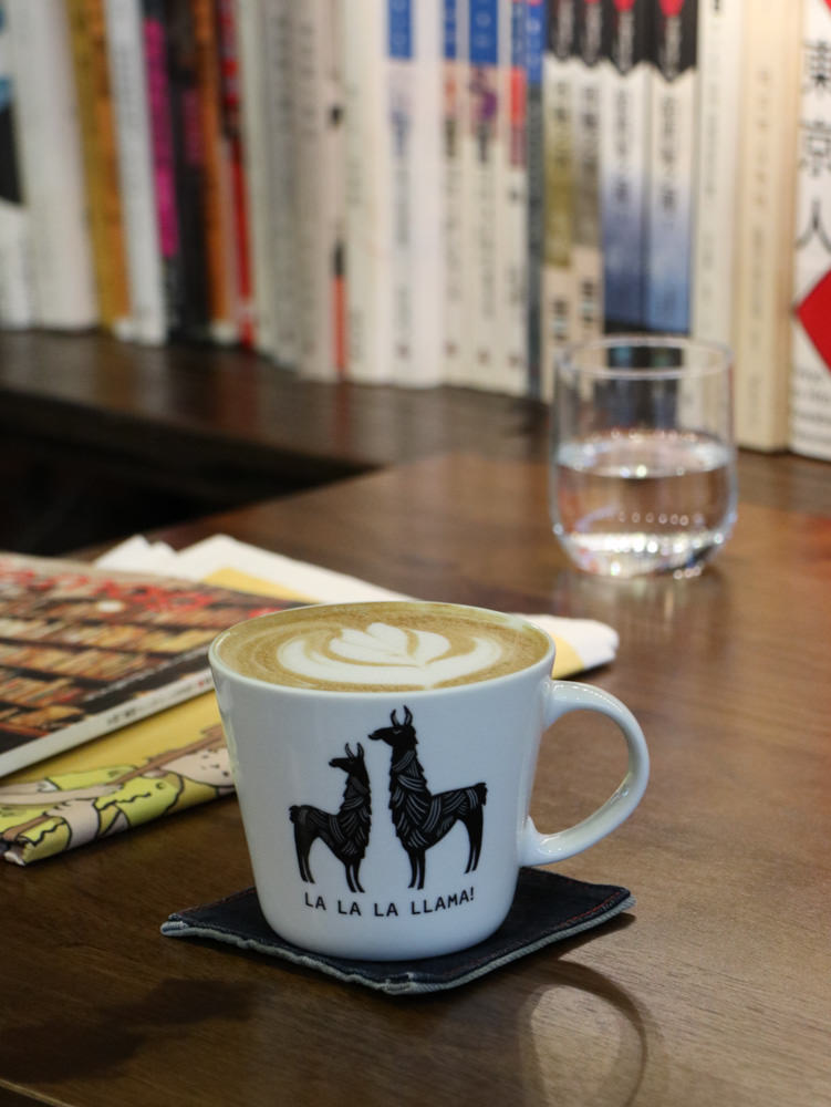 松江南京咖啡廳｜窩著咖啡2.0，書香x咖啡香瀰漫的文青咖啡廳，獨處的安靜角落｜中山區美食