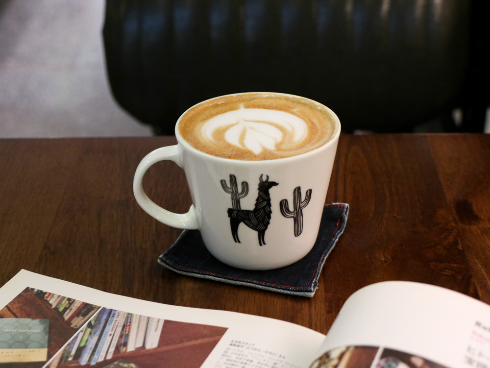 松江南京咖啡廳｜窩著咖啡2.0，書香x咖啡香瀰漫的文青咖啡廳，獨處的安靜角落｜中山區美食