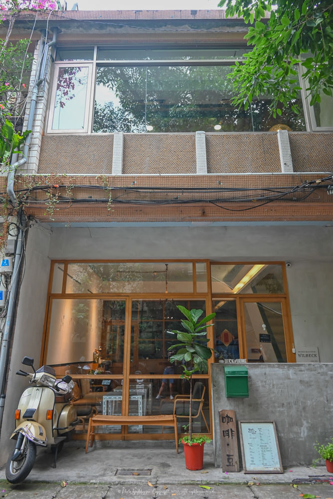南京復興咖啡廳》貝克宅，巷弄裡的詩意盎然 台北老屋咖啡 自家烘焙咖啡與手工甜點｜台北甜點店